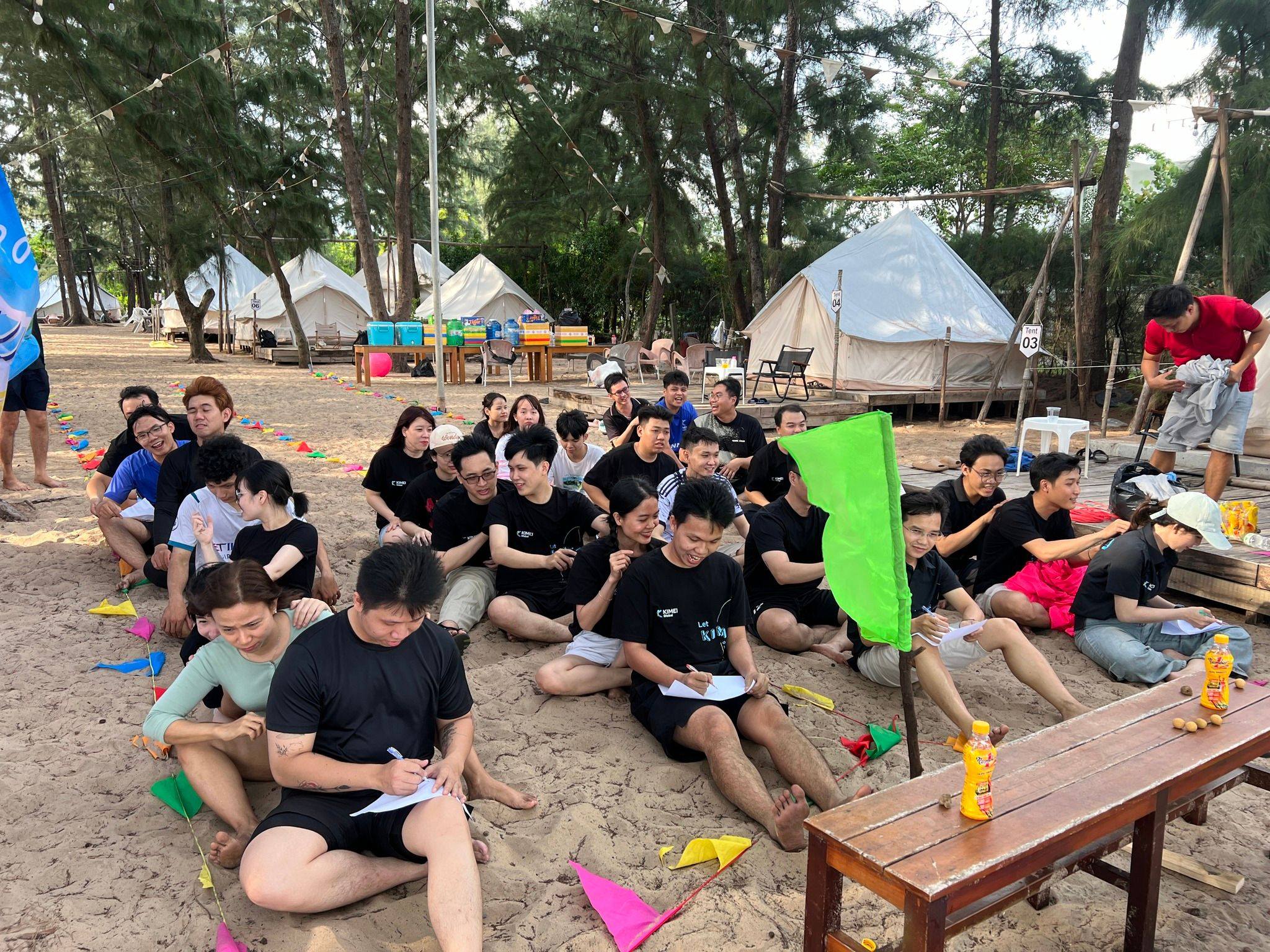 Team challenge games focused on understanding and bonding